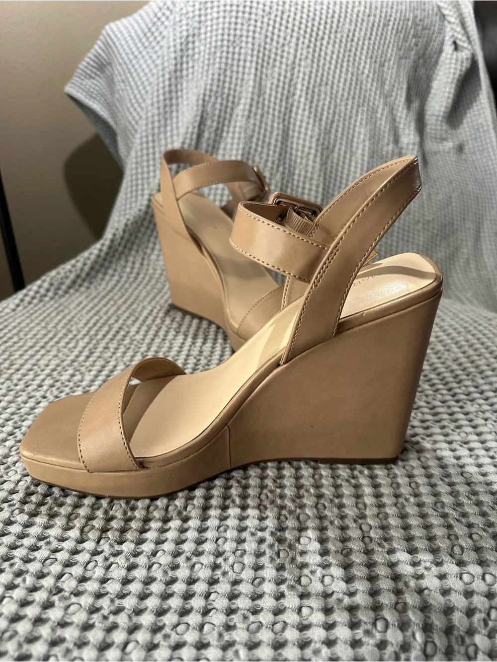 Marc Fisher Nude Tan Platform Wedge Sandals Sz 9 Square Toe Buckle Ankle Strap